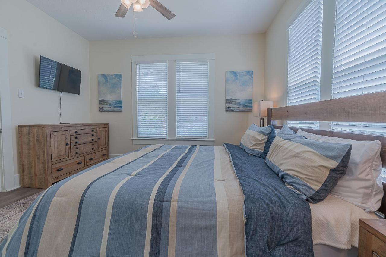 Uptown Cottage Newly Updated Home Near The Strand Galveston Harbor And Utmb Extérieur photo