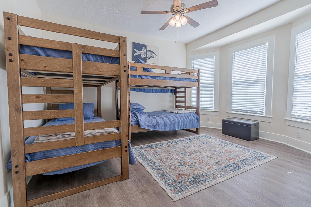 Uptown Cottage Newly Updated Home Near The Strand Galveston Harbor And Utmb Extérieur photo