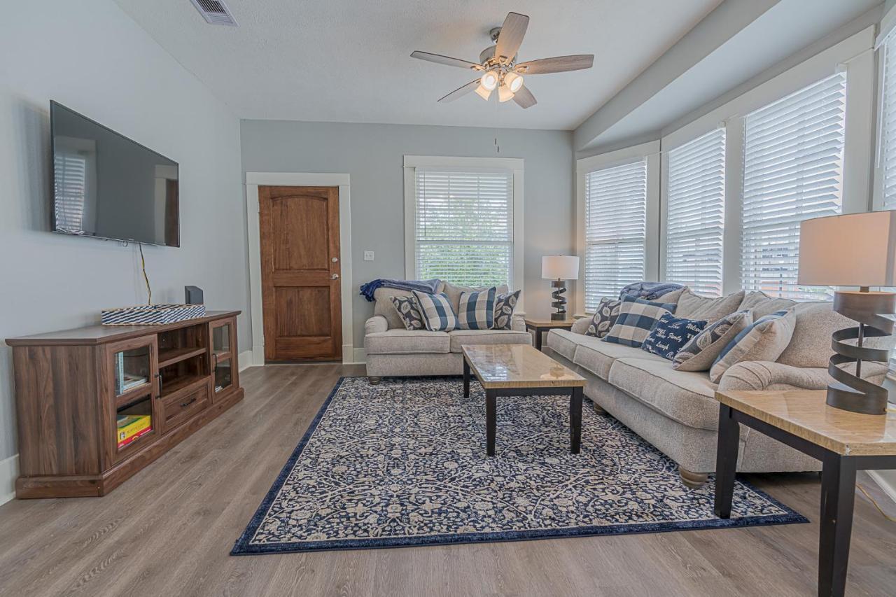 Uptown Cottage Newly Updated Home Near The Strand Galveston Harbor And Utmb Extérieur photo